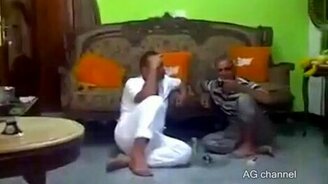 Глупость с петардами - смотреть видео (0:16)