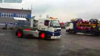 Дрифт на фургончике - смотреть видео (0:54)