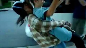 Забавный костюм для Хеллоуина - смотреть видео (0:25)