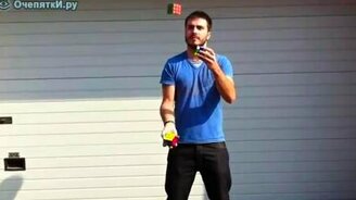 Жонглёр с кубиками Рубика - смотреть видео (0:53)