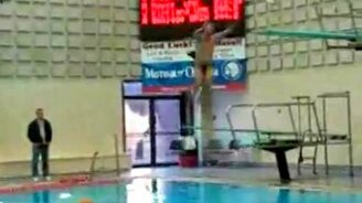 Трюкач-любитель - смотреть видео (0:12)