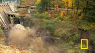 Взрыв плотины на реке - смотреть видео (1:54)