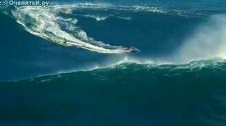 Оседлал гигантские волны - смотреть видео (0:51)