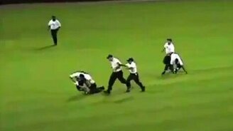 Отжигают фанаты - смотреть видео (1:49)