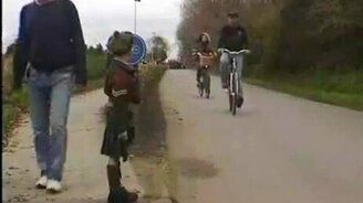 Малыш отдаёт честь - смотреть видео (1:32)