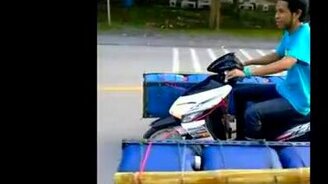 Плавающий мопед - смотреть видео (0:58)