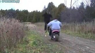 На прыгалках через мотоцикл - смотреть видео (1:12)