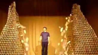 Сломал карточную стену - смотреть видео (0:20)