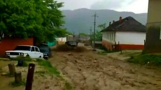 Монстр против стихии - смотреть видео (1:45)