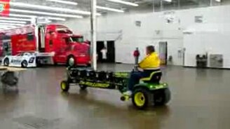 Необычный трактор - смотреть видео (0:13)