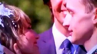 Смешной поцелуй - смотреть видео (0:21)