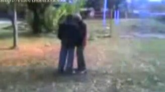 Сам себя наказал - смотреть видео (0:07)