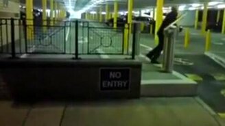 Псих и шлагбаум - смотреть видео (0:35)