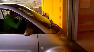 Парни на авто в лифте - смотреть видео (1:17)