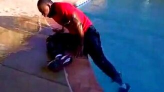 Борт оказался между ног - смотреть видео (0:13)