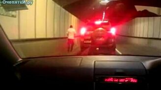 Пописал в тоннеле - смотреть видео (0:20)