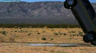 Машина падает с высоты - смотреть видео (1:08)