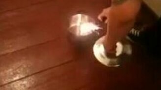 Взрыв петарды дома - смотреть видео (0:36)