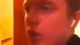 Идёт, ничего не замечает... - смотреть видео (0:29)