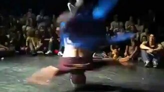 Красиво вращается на голове - смотреть видео (1:16)