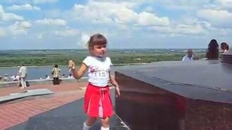 Девочка увидела лысого - смотреть видео (0:11)