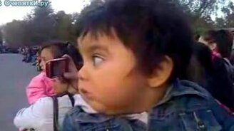 Неожиданно для малыша - смотреть видео (0:32)