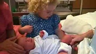 Маленькая няня - смотреть видео (0:48)