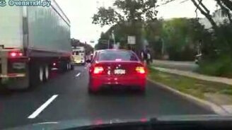 Надоело стоять в пробке? - смотреть видео (0:19)