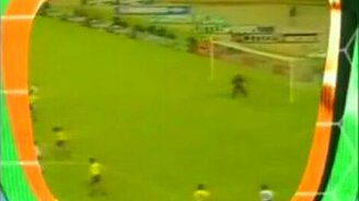 Весёлые моменты в футболе - смотреть видео (1:45)