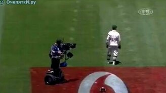 Неудача оператора с камерой - смотреть видео (0:53)