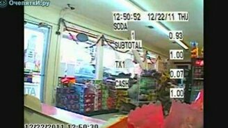 Оказалась первой на распродаже - смотреть видео (0:47)