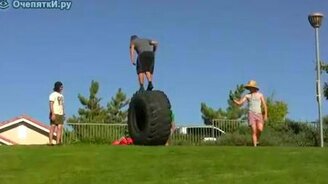 Прокатился в шине - смотреть видео (0:30)