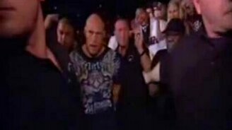 Как воруют головные уборы на ринге - смотреть видео (2:48)