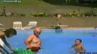 Старательный прыжок с трамплина - смотреть видео (0:24)