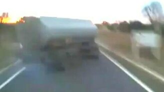 Игривый водитель фуры - смотреть видео (1:14)