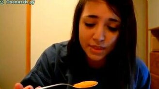 Девушка и острый перец - смотреть видео (0:13)