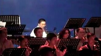 Необычный барабанщик - смотреть видео (2:36)