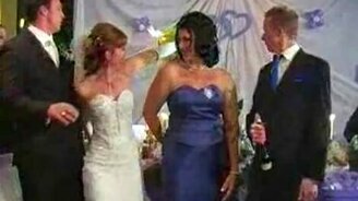 Подпалила невеста букет - смотреть видео (0:44)