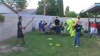 Бейсбол не удался - смотреть видео (0:32)