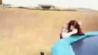 Остался без штанов после прыжка - смотреть видео (1:07)