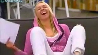 Девушка посмеялась - смотреть видео (0:20)