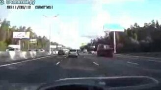 Круто увернулся от столкновения - смотреть видео (0:11)