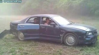 Резвятся на старых машинах - смотреть видео (3:26)