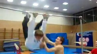 Солнышко в позе мостик - смотреть видео (0:58)