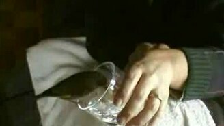 Скворец купается - смотреть видео (2:05)