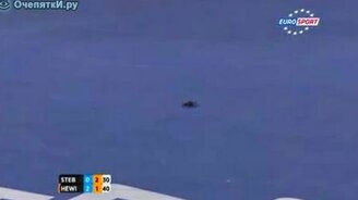 Уберите паука с корта - смотреть видео (0:45)