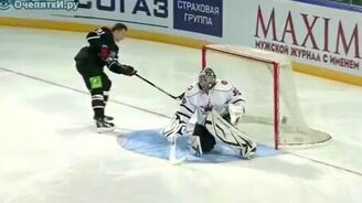 Хитрый гол в хоккее - смотреть видео (0:46)
