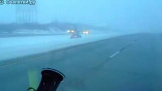 Безумный несётся по обочине - смотреть видео (0:48)