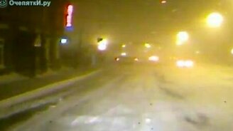 На мопеде в снегопад - смотреть видео (0:56)