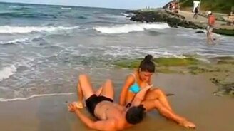 Силач и девушка - смотреть видео (0:50)